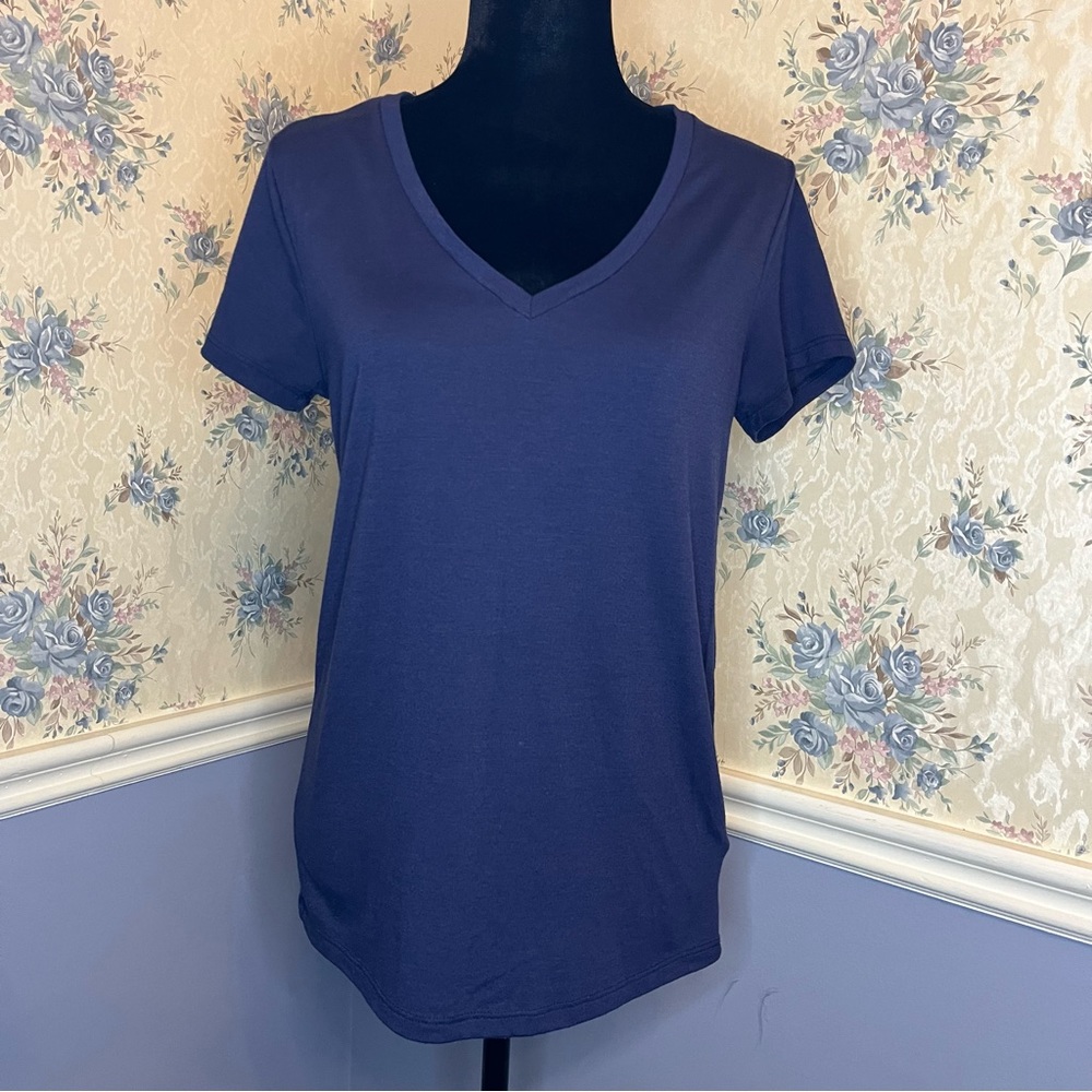 Mudd brand navy blue short sleeve vneck shirt, size L